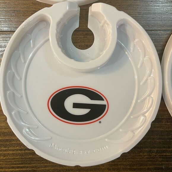 Georgia Bulldogs Plastic Party Plates - MingleEasy - Picture 2 of 6
